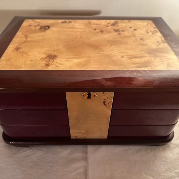 Curata Jewelry Box - Picture 1 of 4